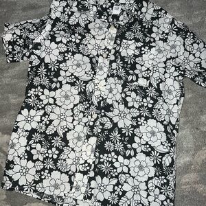 Boys GAP LIKE NEW black floral Hawaiian shirt